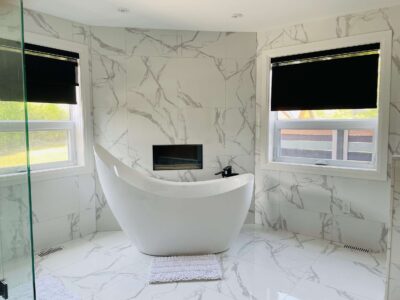 Superior Master King Ensuite with Spa Bath - Image 9