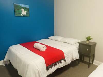 B05A-Deluxe Blue Queen Room