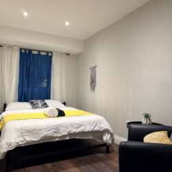 109-Deluxe Queen Room on the Main Floor