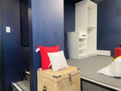 B07-A Luxurious Room - Image 4