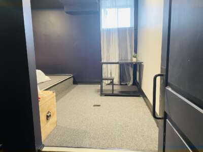B07-A Luxurious Room - Image 3