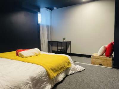 B07-A Luxurious Room - Image 5