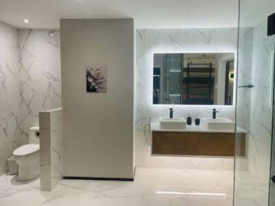 Superior Master King Ensuite with Spa Bath - Image 8