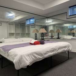 B02-Elite Mirror King Room