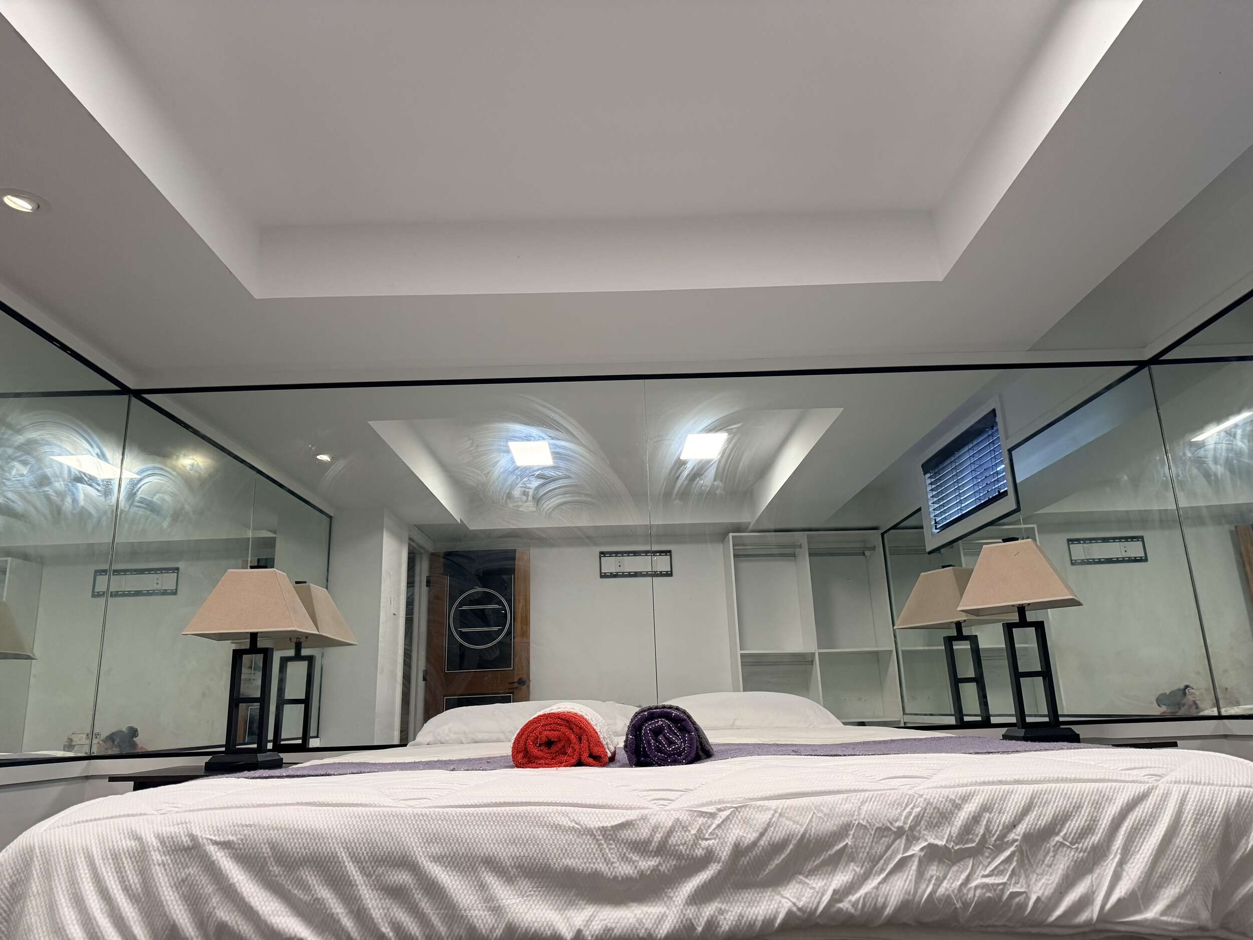 B02-Elite Mirror King Room - Image 3