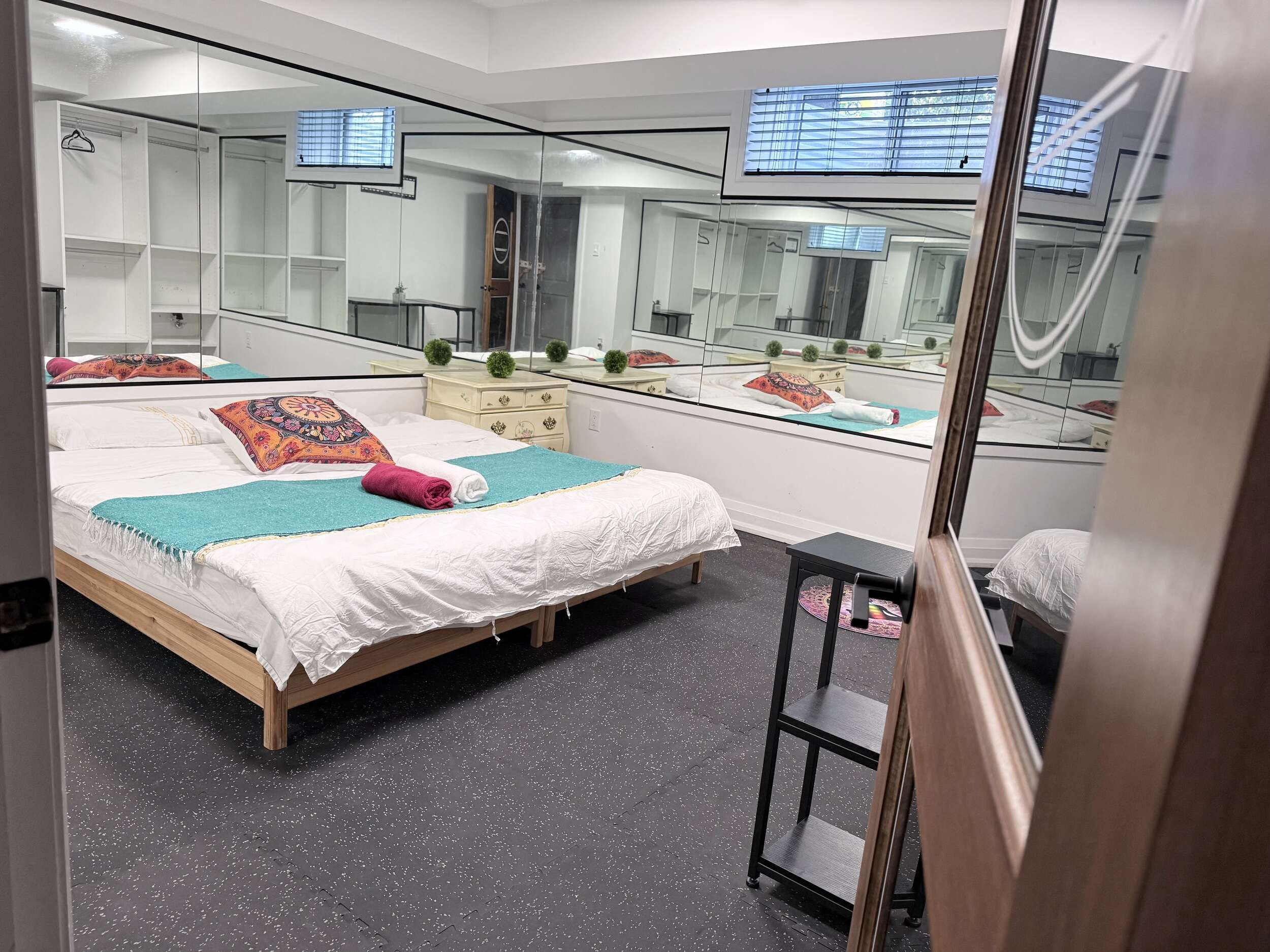 B02-Detachment King Room - Image 4
