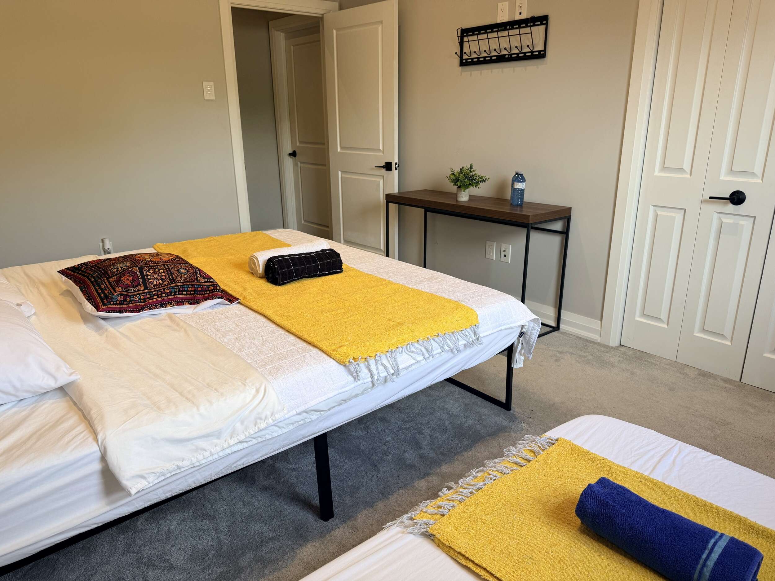 211-Premier King Room - Image 4