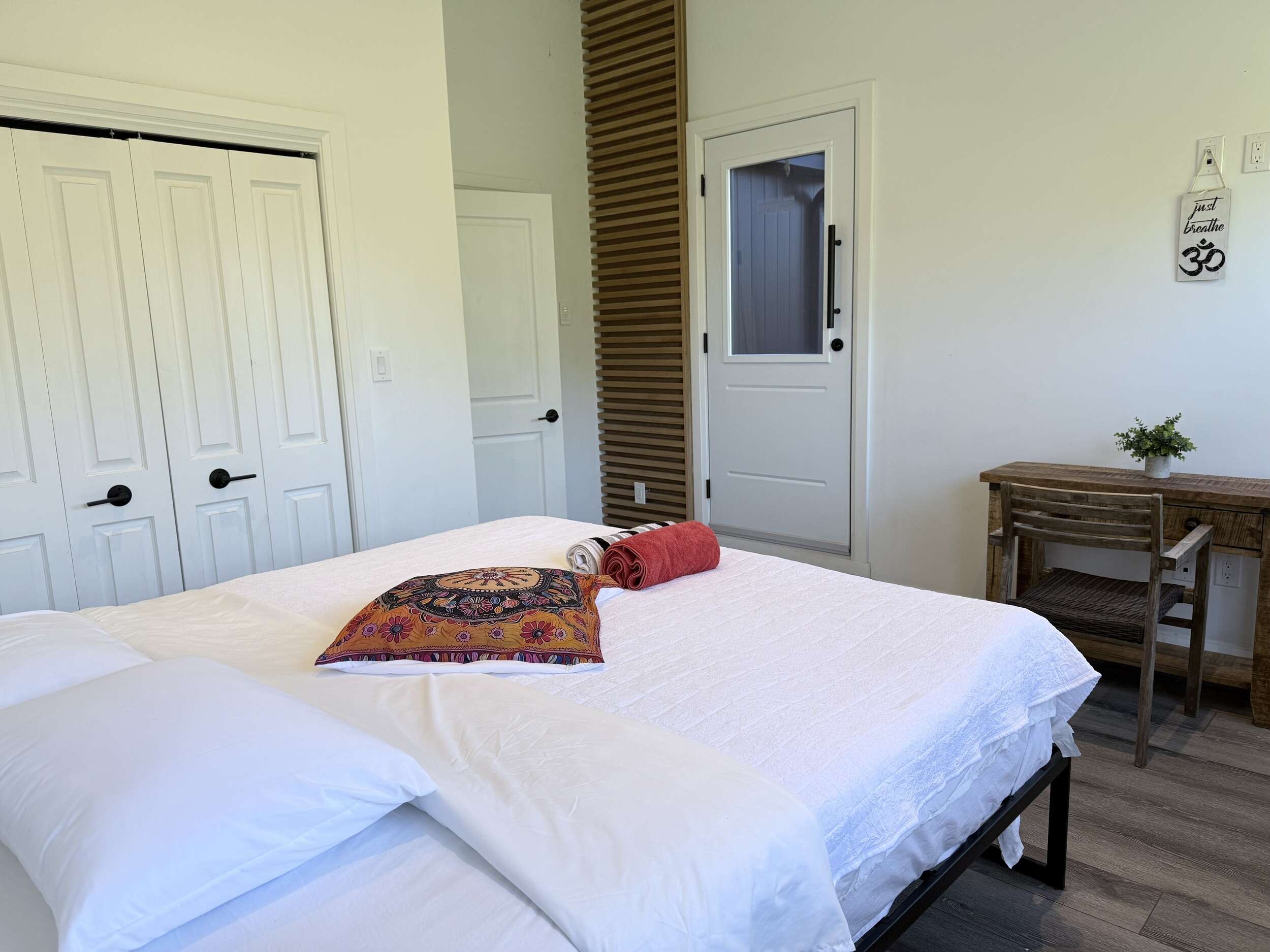 212-Peace King Suite with Private Balcony - Image 3