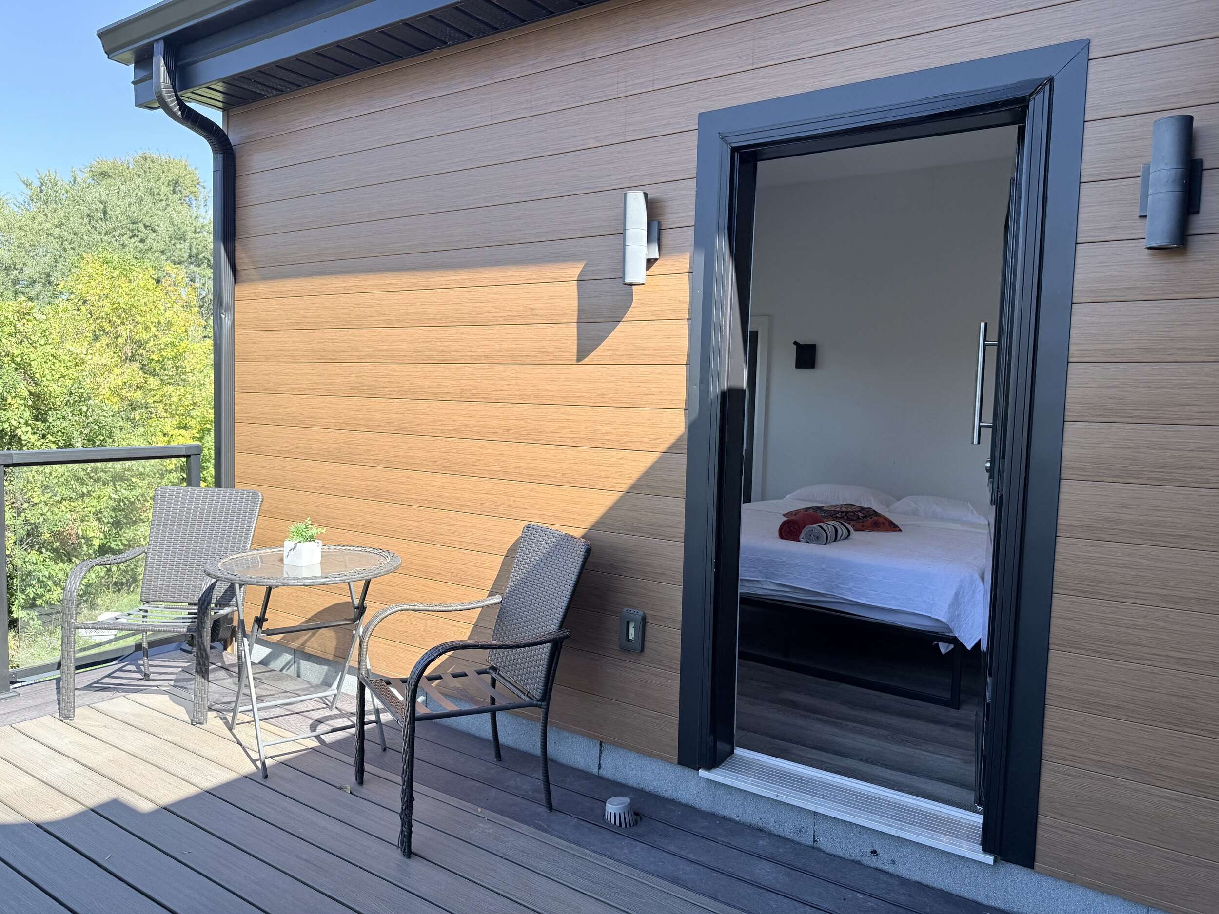 212-Peace King Suite with Private Balcony - Image 9